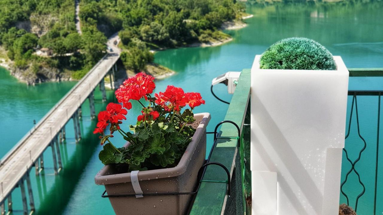 La Terrazza Sul Lago Turano Castel di Tora Extérieur photo