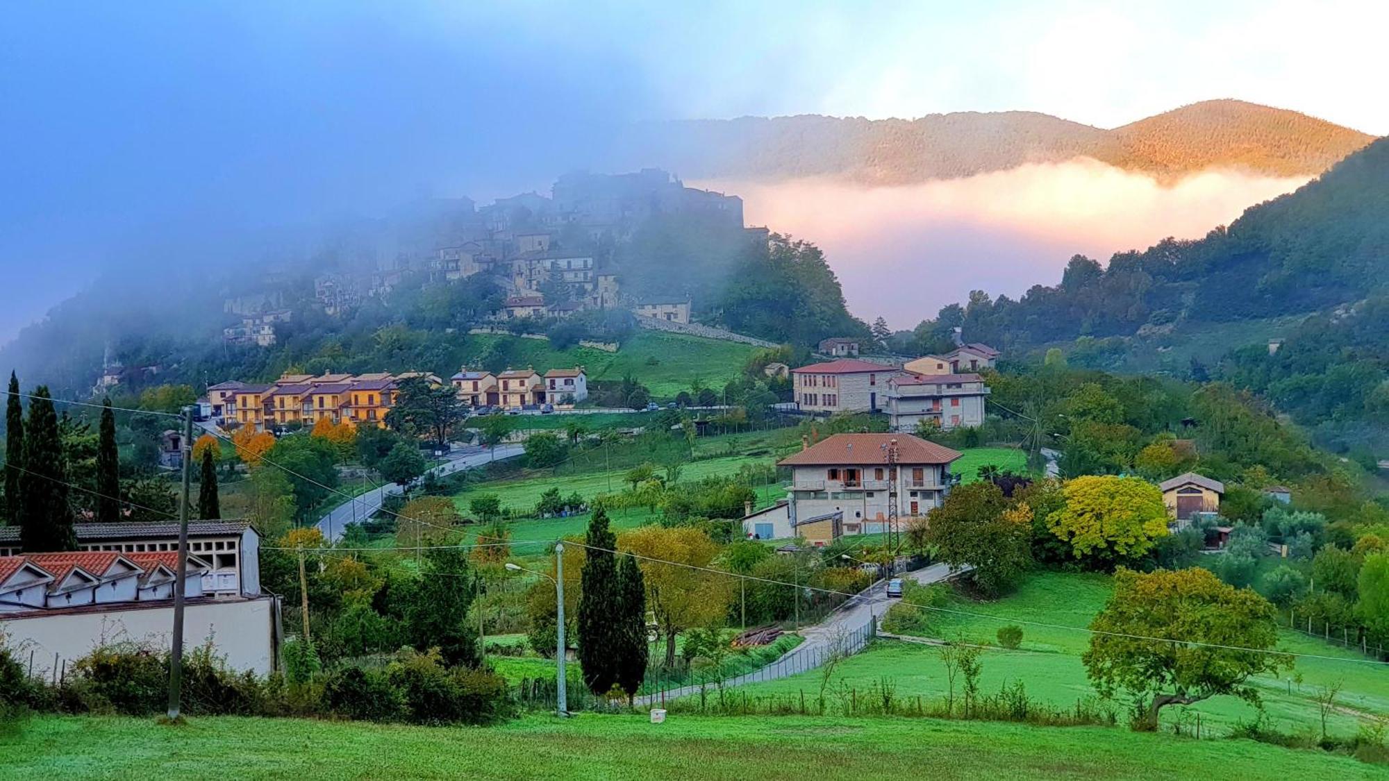 La Terrazza Sul Lago Turano Castel di Tora Extérieur photo