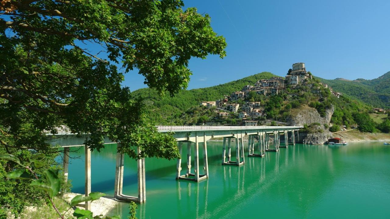 La Terrazza Sul Lago Turano Castel di Tora Extérieur photo