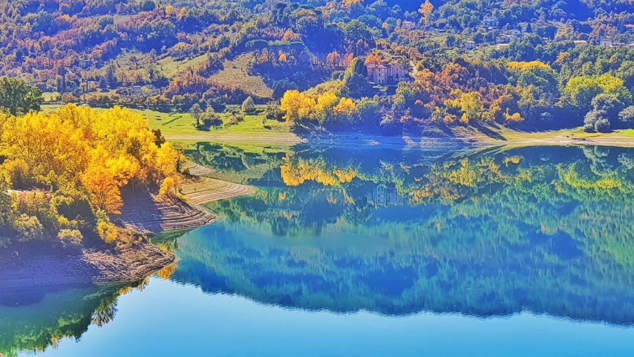 La Terrazza Sul Lago Turano Castel di Tora Extérieur photo