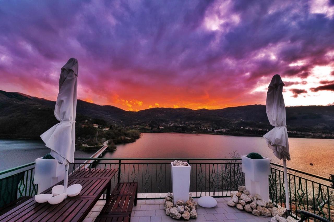 La Terrazza Sul Lago Turano Castel di Tora Extérieur photo