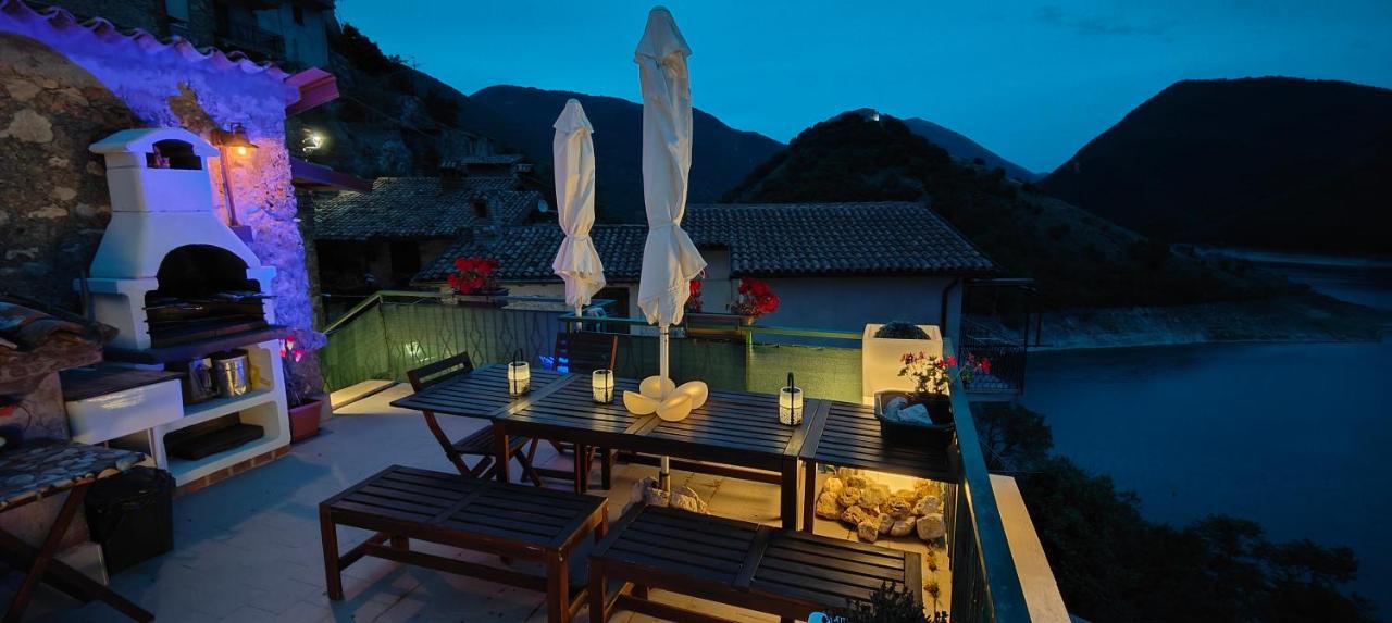 La Terrazza Sul Lago Turano Castel di Tora Extérieur photo